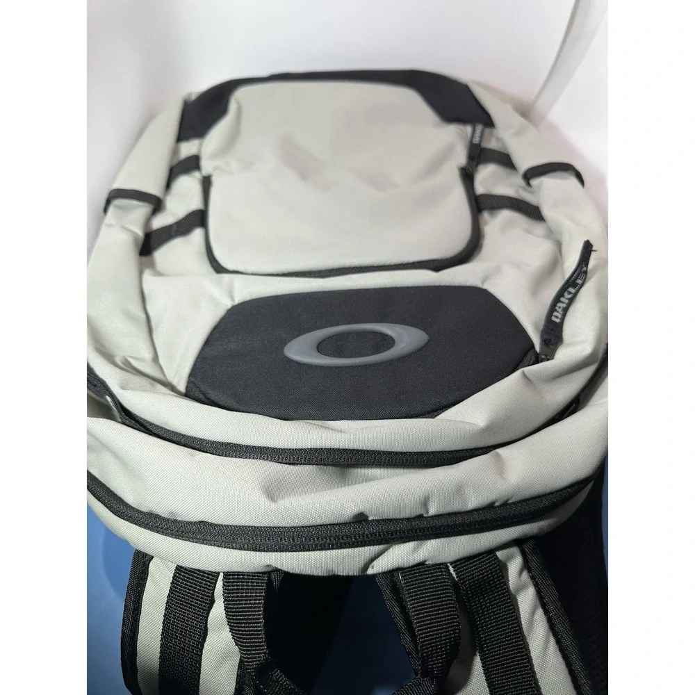 Oakley Gearbox 5 Speed 24L Backpack Stone Gray/Black NWT